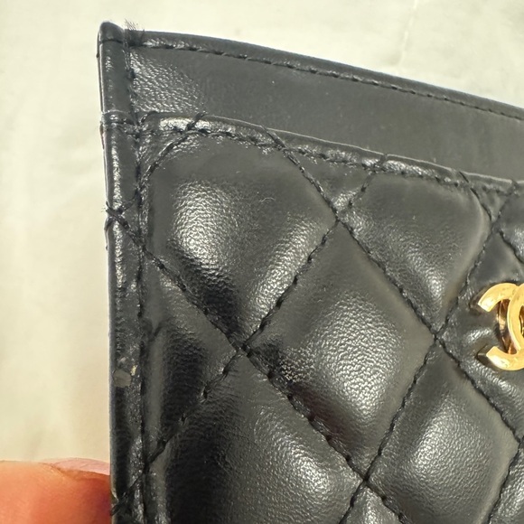 Luxury Design Black Quilted Card Holder - Picture 3 of 4